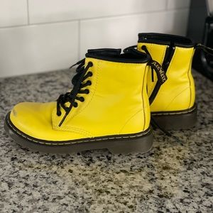Dr Martens Kids Delaney Yellow Size US 1 UK 13 EU 32 - Used condition